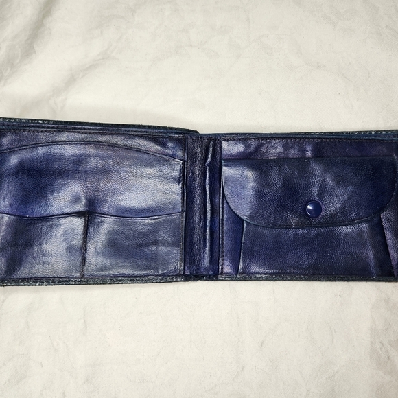 Vintage Italian gold embossed leather wallet - Picture 5 of 11